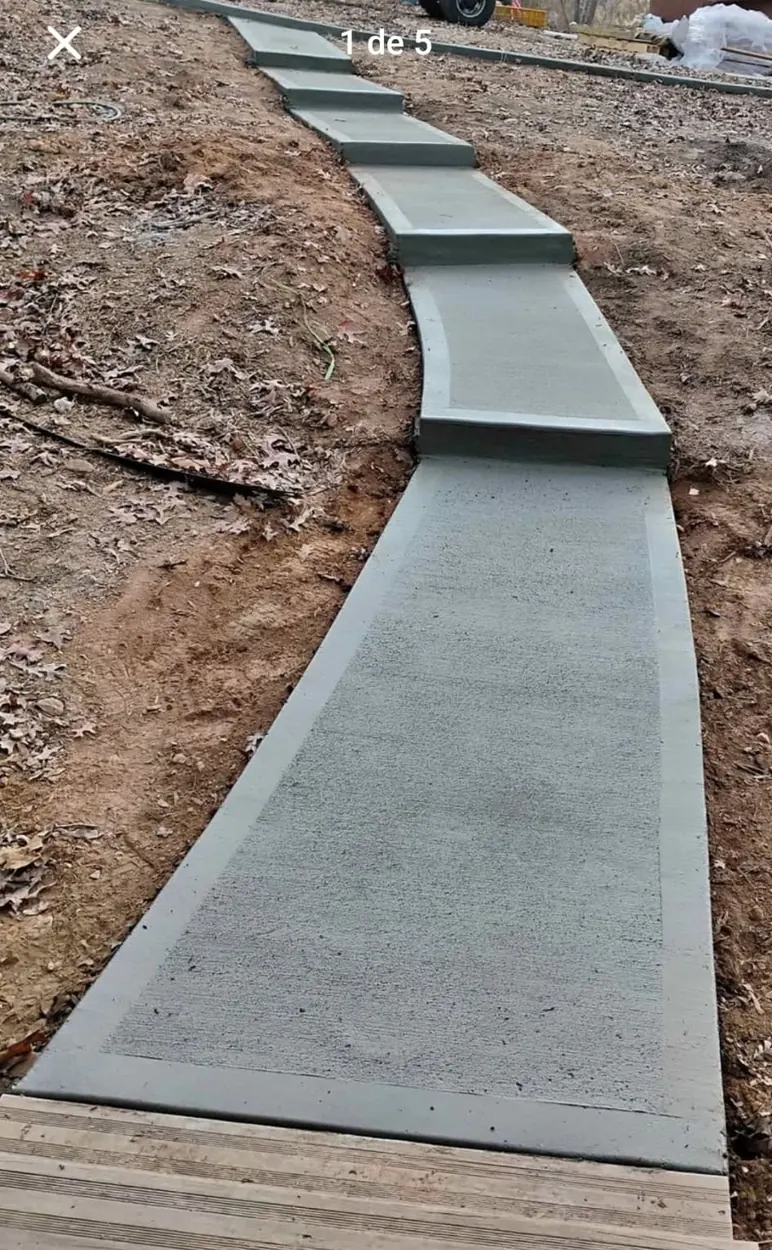 Curved concrete sidewalk in Lawrenceville GA